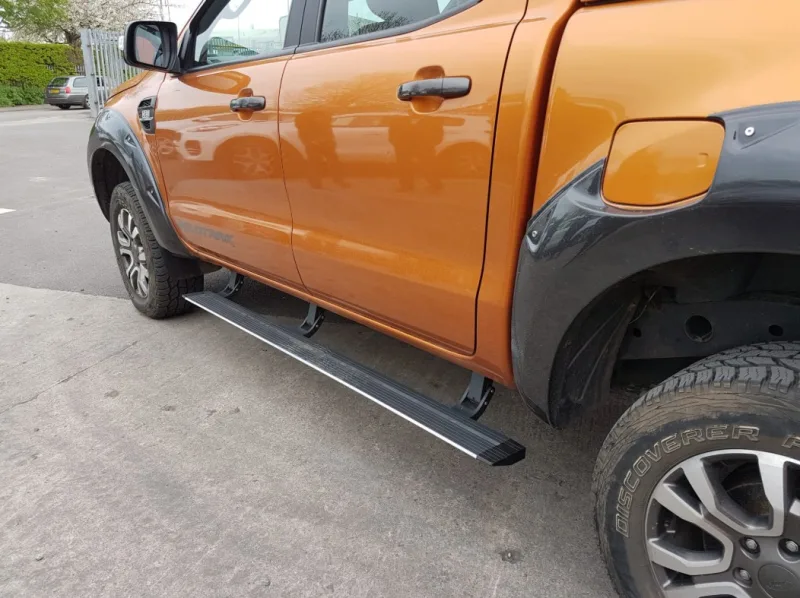 Estribos T-MAX E-BOARD eléctricos FORD RANGER desde 2023 dob.cab.