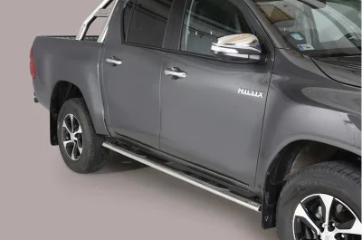 Estribos tubo Inox ovalados con pisantes HILUX REVO 2016-